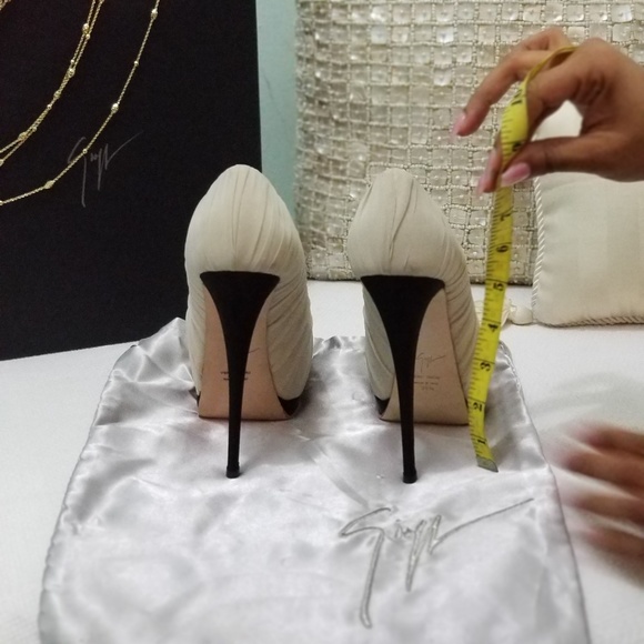 Giuseppe Zanotti cream stilleto - Picture 4 of 4